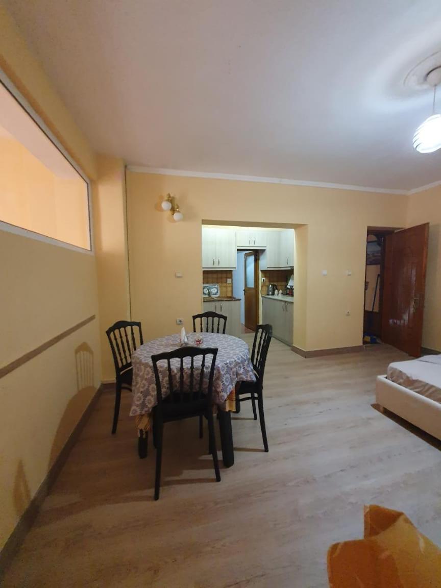 Mona'S Apartments Sarandë Værelse billede